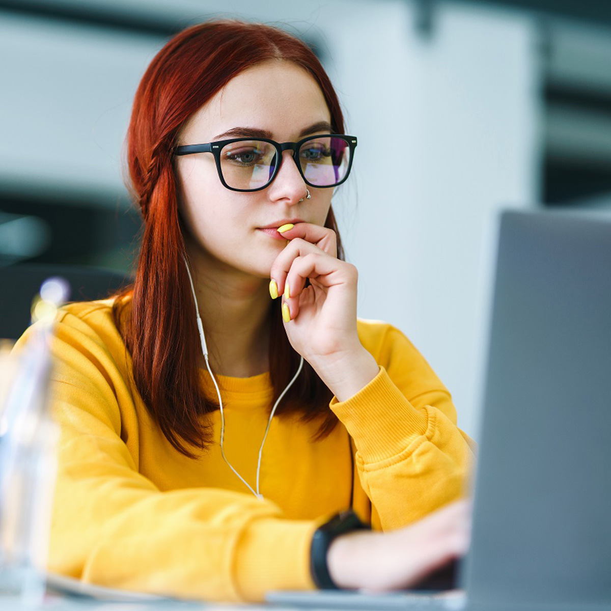 Picture of woman using AWS EC2